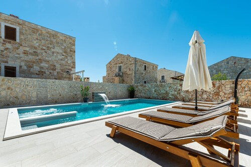 Villa Rea 3 mit beheiztem Pool