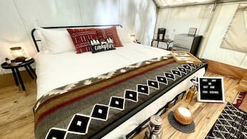 1 bedroom, bed sheets