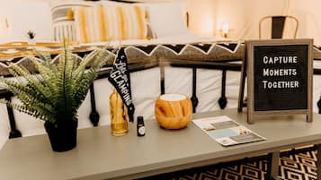 1 bedroom, bed sheets