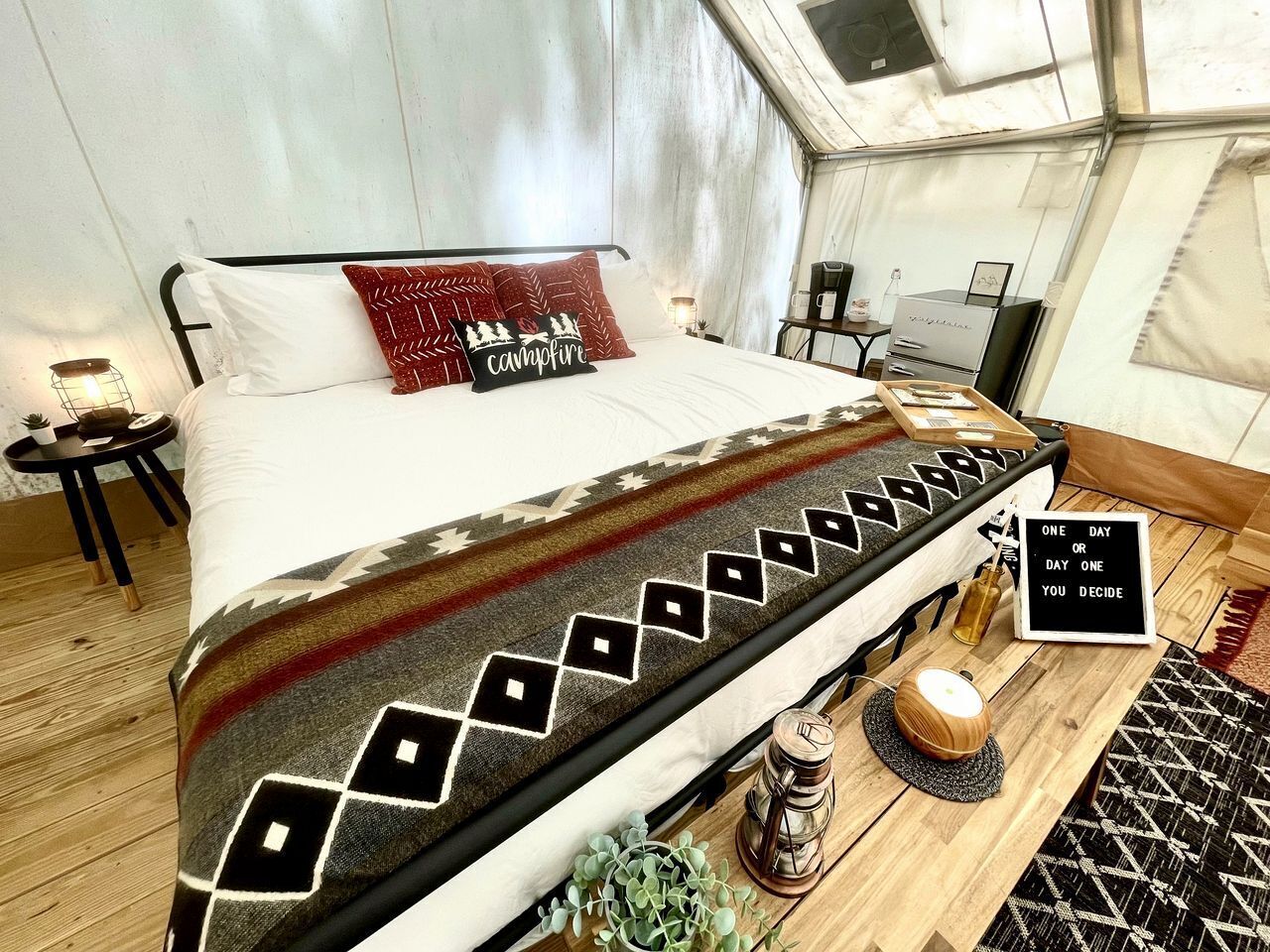 1 bedroom, bed sheets