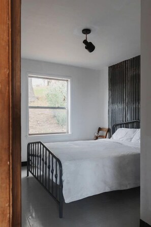 2 bedrooms, bed sheets - Off-Grid, Rustic, Two Bedroom Cabin Nestled in the Sequoias, Perfect for a Weekend to Disconnect in Nature (Dunlap)