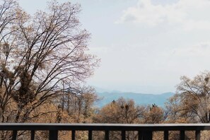 Property grounds - Off-Grid, Rustic, Two Bedroom Cabin Nestled in the Sequoias, Perfect for a Weekend to Disconnect in Nature (Dunlap)