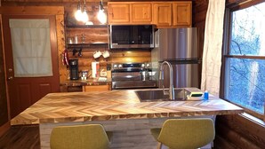 Private kitchen - Romantic Cozy Cabin Designed for relaxation and Tranquility in Sevierville, Tennessee (Sevierville)