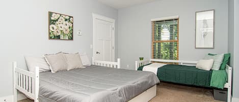 3 bedrooms, desk, iron/ironing board, WiFi