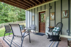 Terrace/patio - Impressive Cabin with Great Surroundings in Chattanooga, Tennessee (Chattanooga)