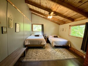 2 bedrooms, iron/ironing board, WiFi, bed sheets - Stunning Group Cabin with Beautiful Surroundings and Hiking Trails in Arkansas (Boles)