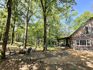 Property grounds - Stunning Group Cabin with Beautiful Surroundings and Hiking Trails in Arkansas (Boles)
