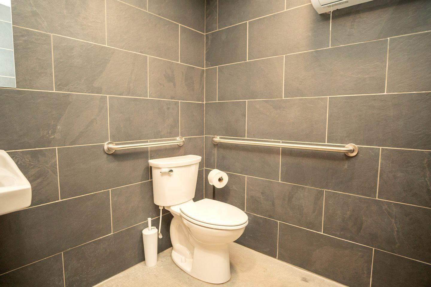 Towels, soap, shampoo, toilet paper