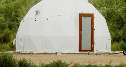 The Perfect Romantic Retreat Spot: Gorgeous Dome near Capitol Reef National Park, Utah