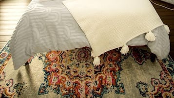 1 bedroom, bed sheets