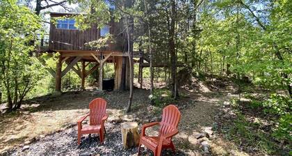 Gorgeous Chic Treehouse with Lofted Interior and Panoramic Views in Arkansas