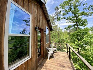Property grounds - Gorgeous Chic Treehouse with Lofted Interior and Panoramic Views in Arkansas (Boles)