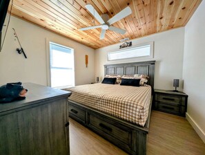 Room - Cozy Modern Fishing Cabin with Incredible Views for an Amazing Getaway by Flanders Pond in Maine (Sullivan)