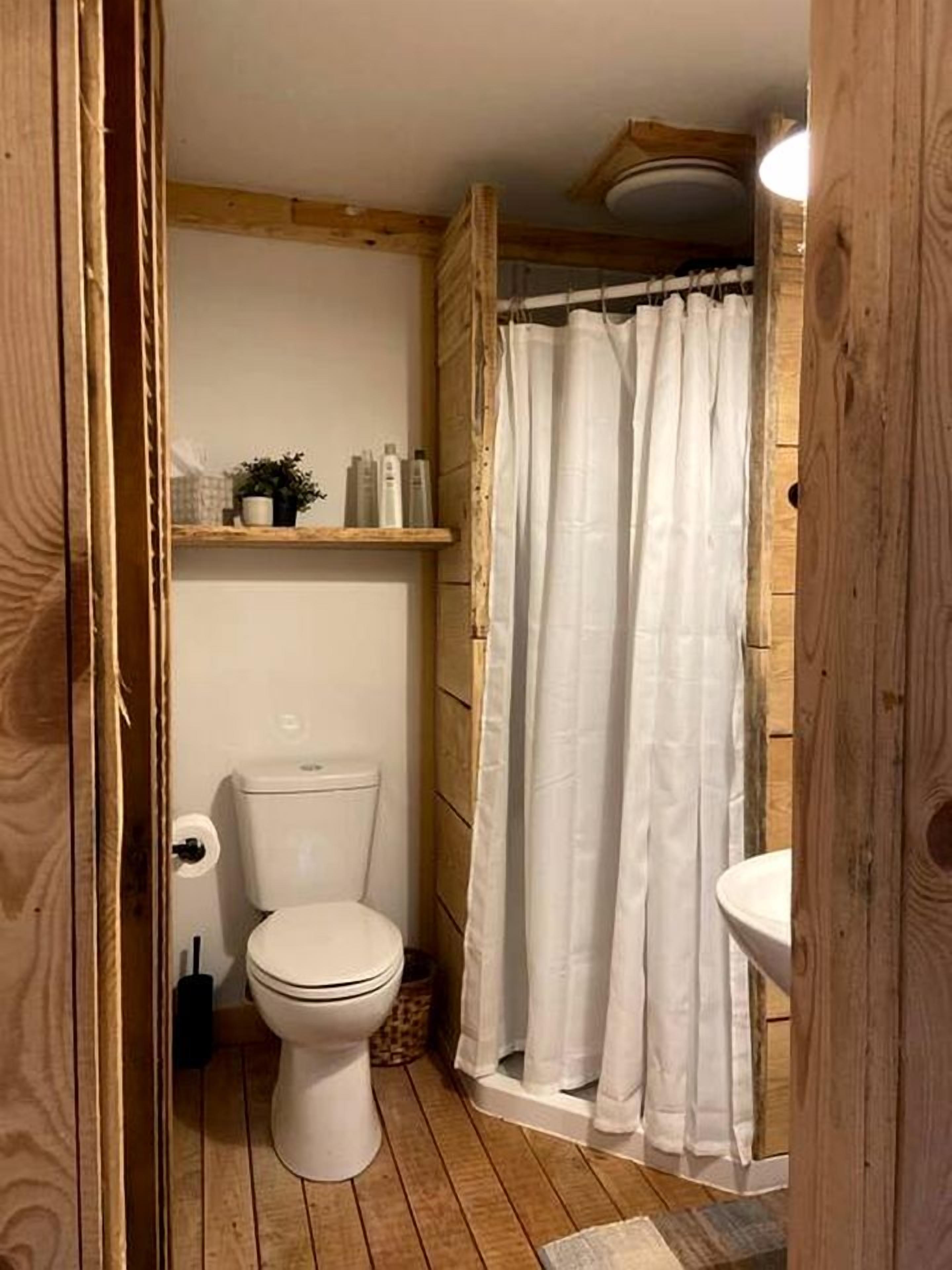 Towels, soap, shampoo