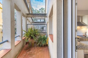 Interior - Holiday Home 'Siker' with Private Terrace and Wi-Fi (Banyoles)