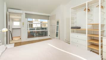 4 bedrooms, WiFi, bed sheets