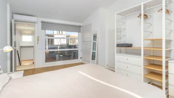 4 bedrooms, WiFi, bed sheets