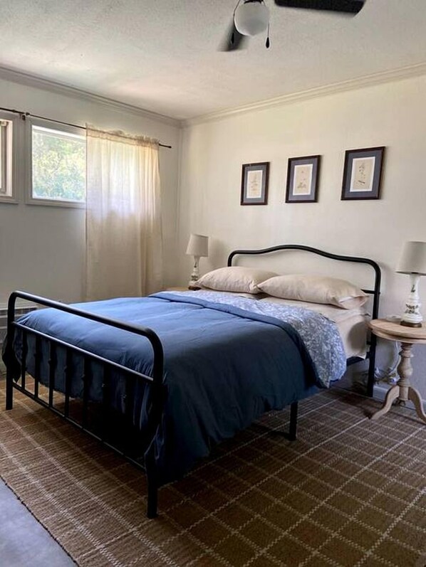 3 chambres, fer et planche à repasser, Wi-Fi, draps fournis