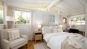 1 bedroom, desk, iron/ironing board, WiFi