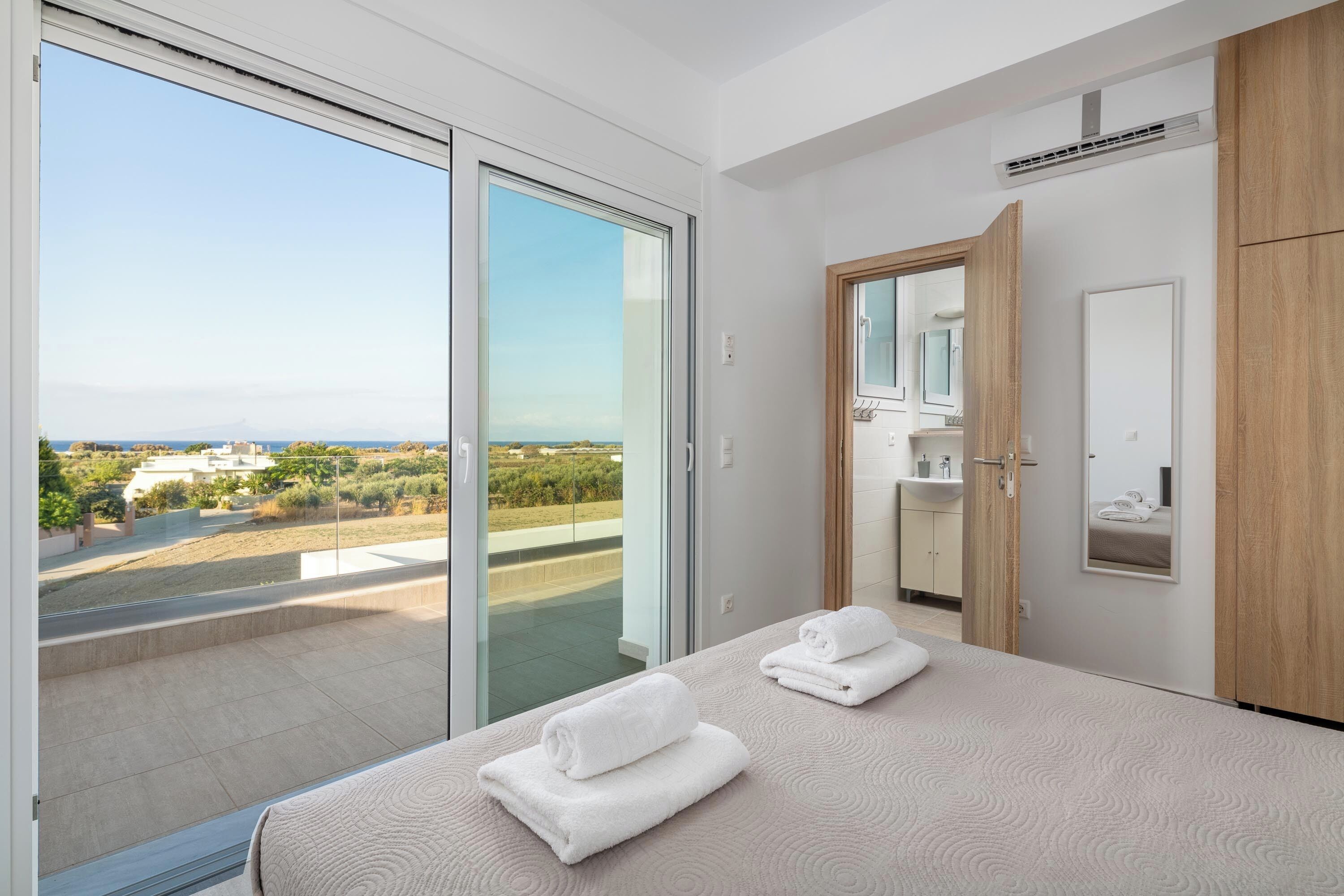 4 bedrooms, in-room safe, iron/ironing board, free WiFi