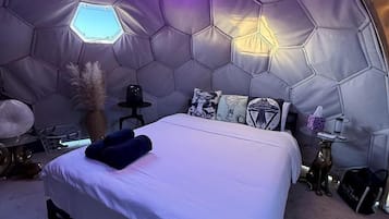 1 bedroom, travel crib, WiFi