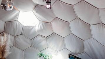 1 bedroom, travel cot, WiFi