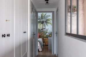 2 habitaciones, tabla de planchar con plancha, wifi y ropa de cama 