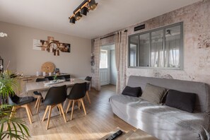 Interior - Gîte Du Ptit Lou with Private Terrace, Garden & Wi-Fi in Noyers-sur-Cher (Noyers-sur-Cher)