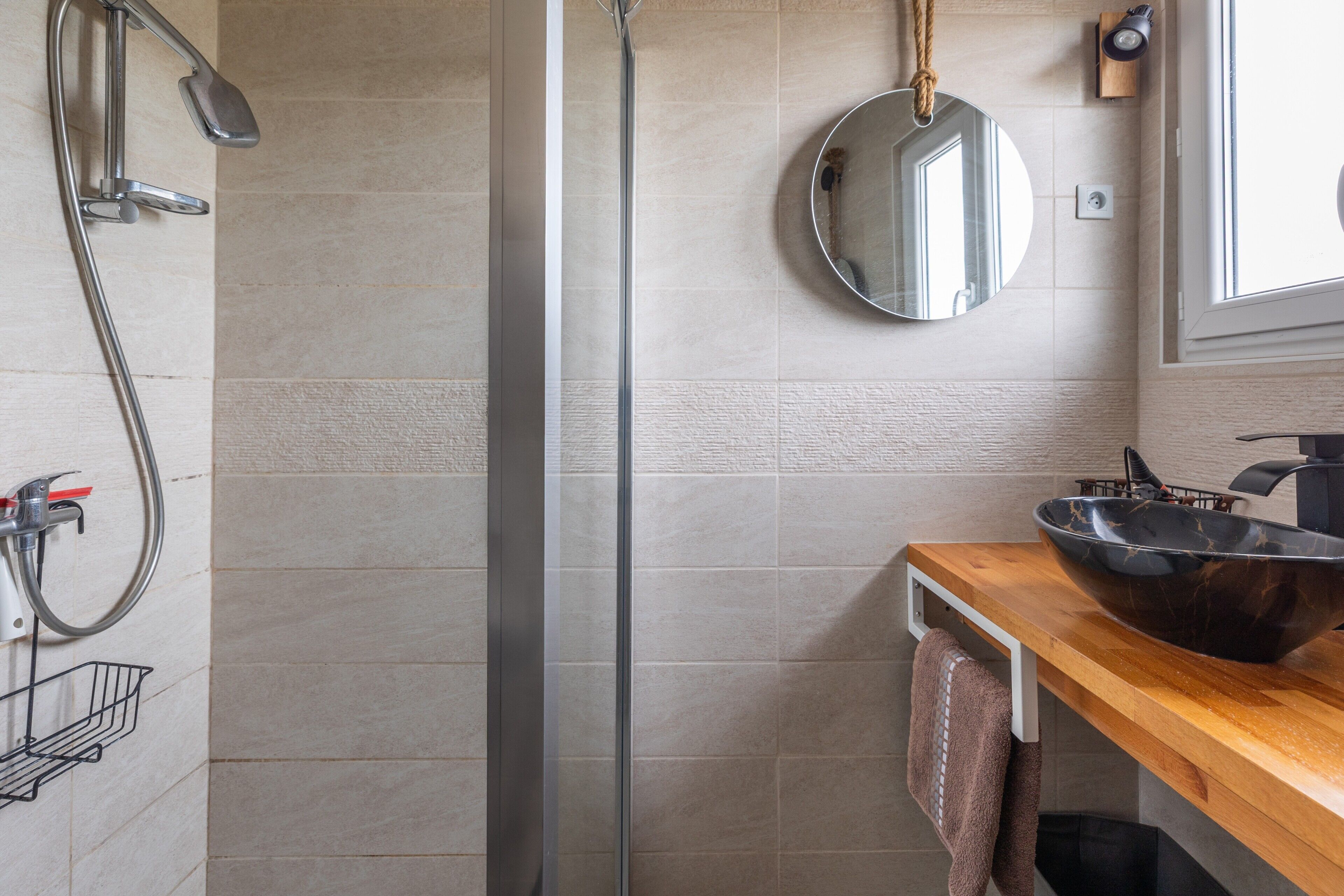 Shower, free toiletries, hair dryer, towels
