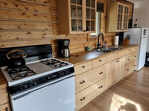 Fridge, stovetop, coffee/tea maker, electric kettle