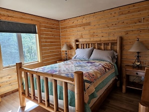 1 bedroom, WiFi, bed sheets - Charming Log Cabin Rental in the Heart of Wrangell-St. Elias National Park and Preserve in Alaska (McCarthy)