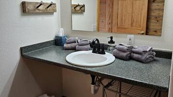 Jetted tub, towels, soap, shampoo