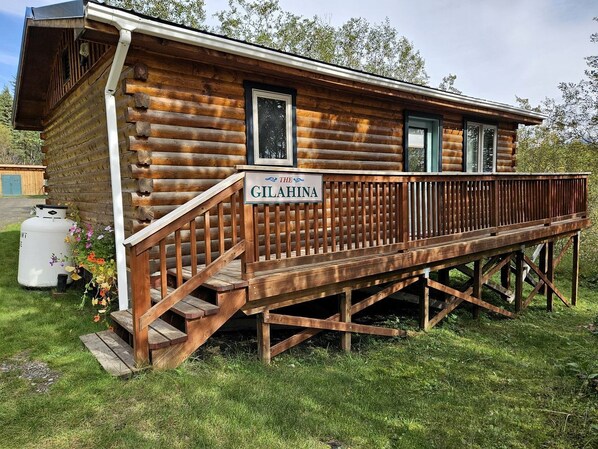 Exterior - Spacious Alaskan-Style Log Cabin, the Perfect Base for Outdoor Adventures in McCarthy, Alaska (McCarthy)