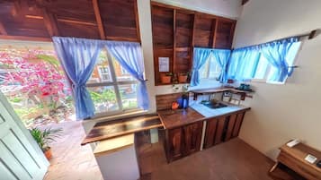 冰箱、微波炉、烤面包机、搅拌机