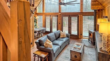 Televisión y chimenea