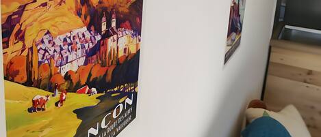 1 bedroom, bed sheets