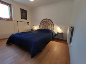 1 bedroom, bed sheets - Quiet, Ideally Located Apartment – Cozy and Newly Renovated (Briançon)