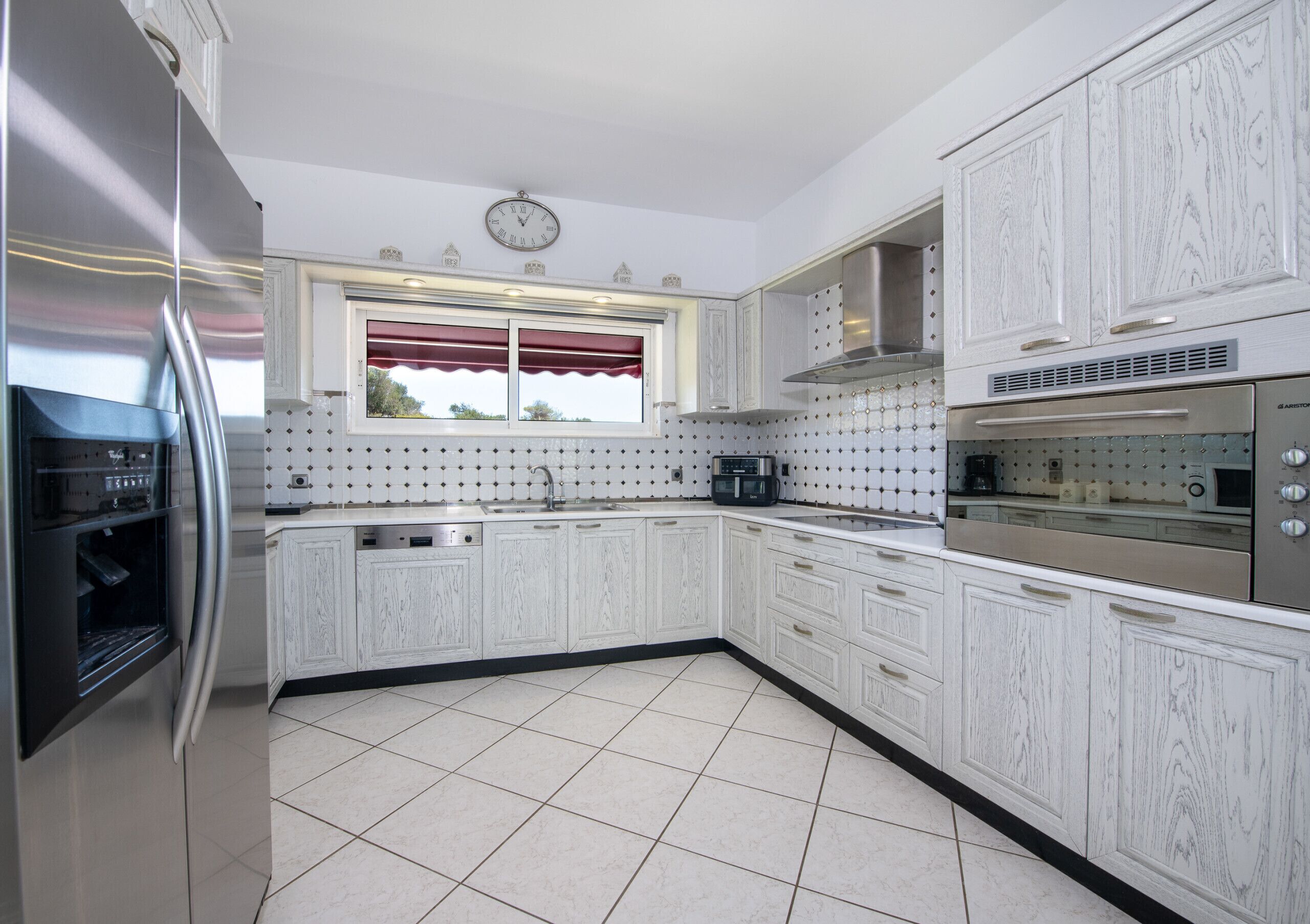 Réfrigérateur, micro-ondes, four, lave-vaisselle