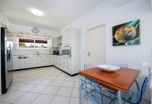 Refrigerador, microondas, horno y lavavajillas