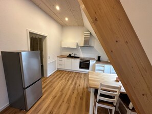 Fridge, oven, stovetop, dishwasher - Apartment 'Ferienwohnung Derday Im Schuttertal' with Balcony and Wi-Fi (Schuttertal)