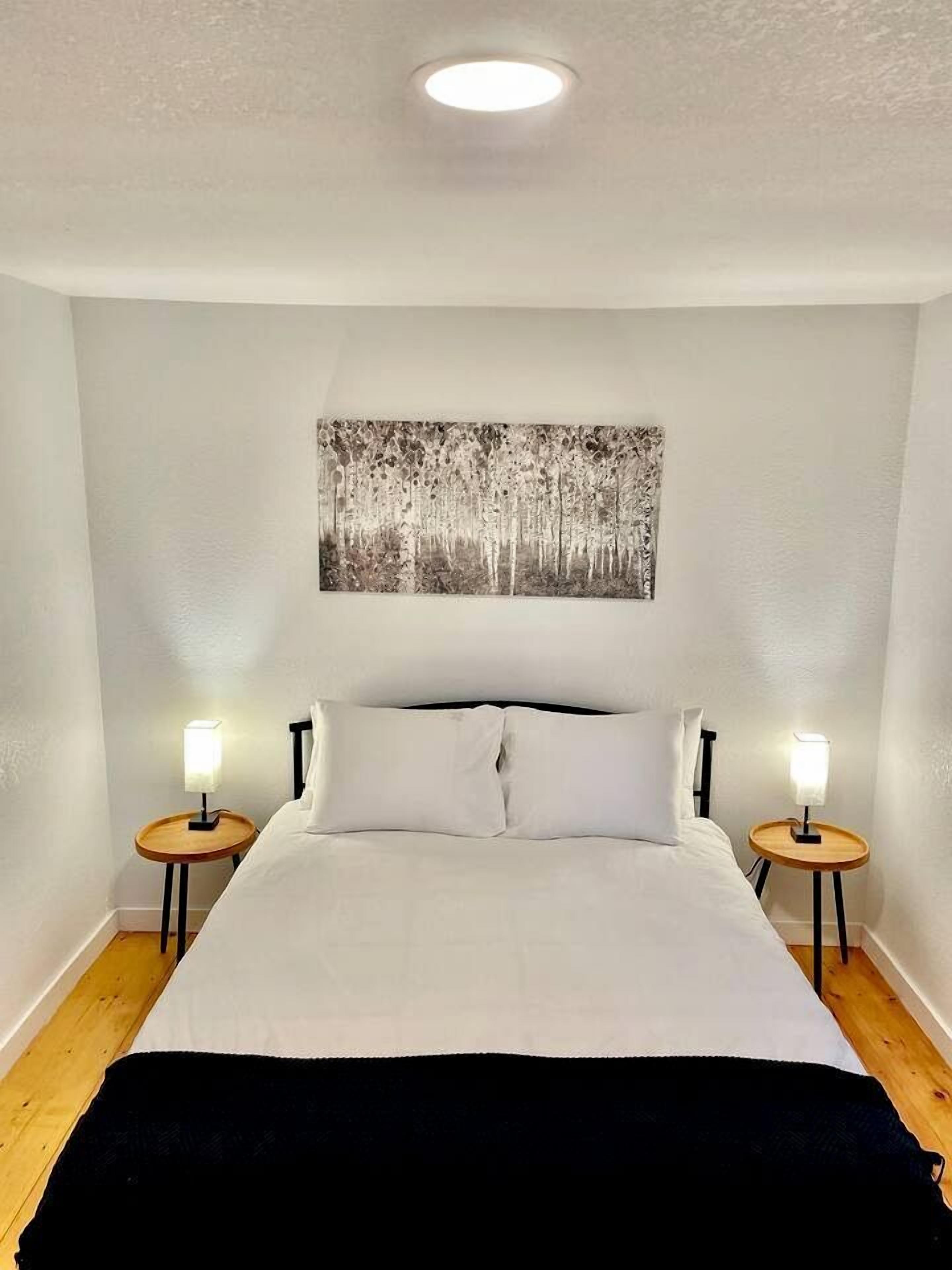 2 多间卧室、办公桌、熨斗/熨衣板、WiFi