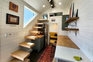 Interior - Breathtaking Tiny House in Waldport, Oregon (Waldport)