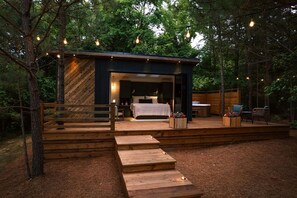 Unclassified image, 3 of 4, button - Memorable Getaways in Alabama in this Lovely Tiny House with Hot Tub near Lake Guntersville (Guntersville)