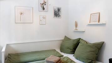 2 bedrooms, iron/ironing board, WiFi, bed sheets