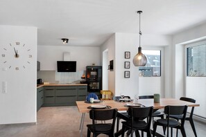 Dining - Apartment 'Strandbude Dangast' with Private Terrace, Shared Garden and Wi-Fi (Dangast)
