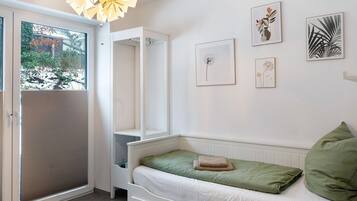 2 habitaciones, tabla de planchar con plancha, wifi y ropa de cama