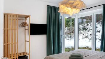 2 bedrooms, iron/ironing board, WiFi, bed sheets