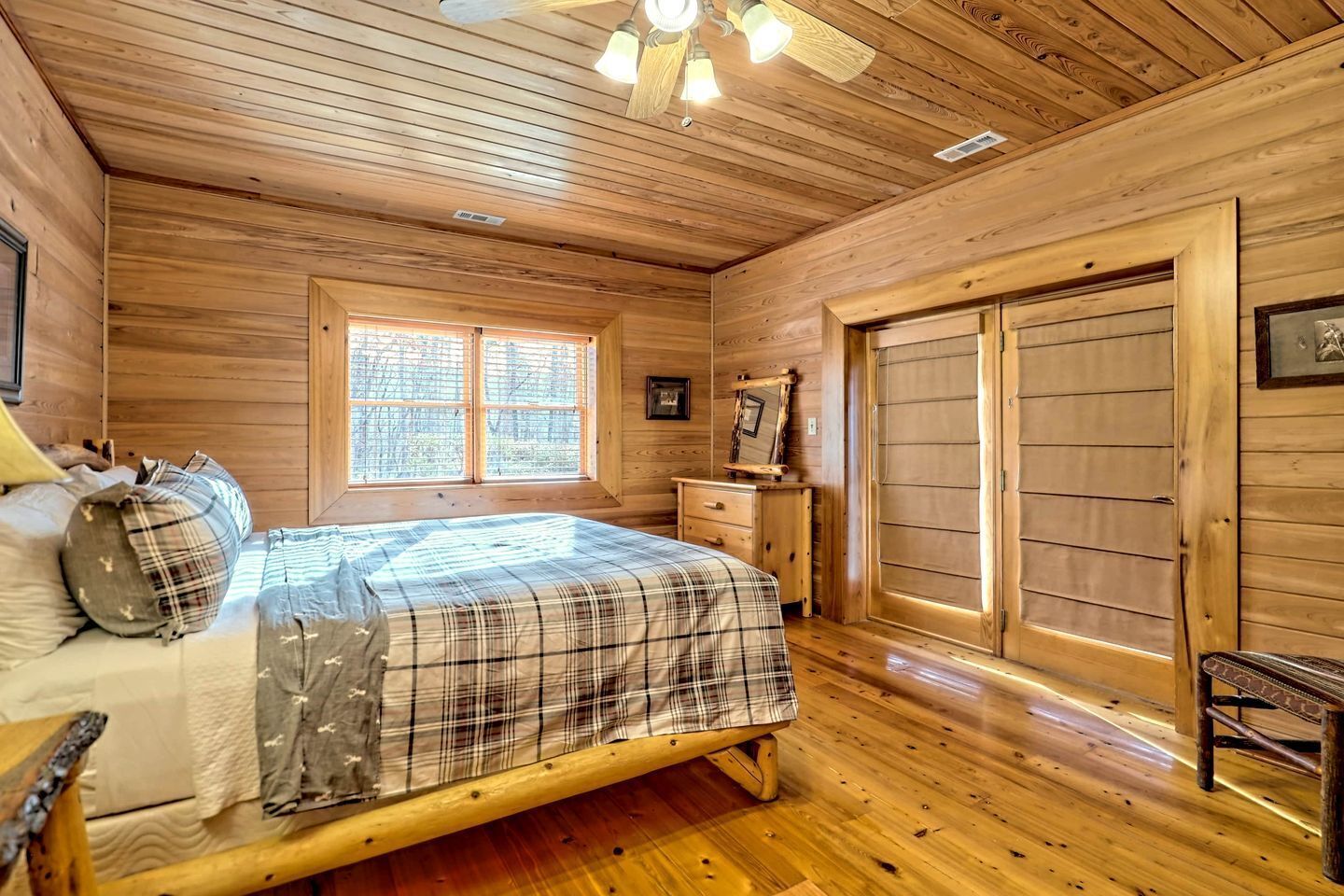 10 bedrooms, iron/ironing board, WiFi, bed sheets