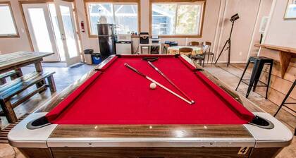Family-Friendly Tiny House Getaway near Waldport, Oregon