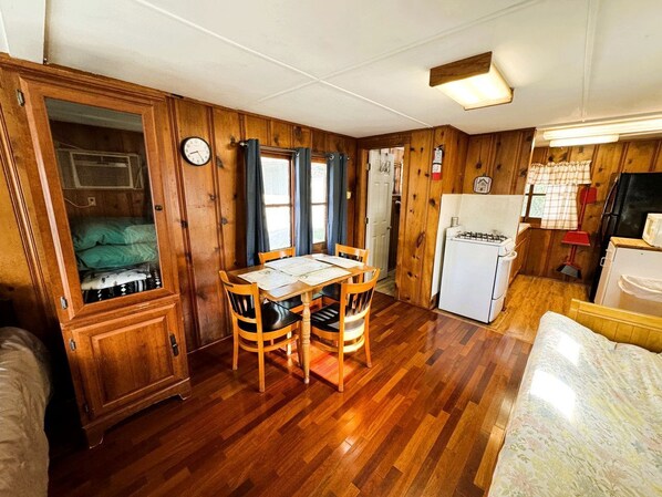 1 makuuhuone, työpöytä, Wi-Fi, vuodevaatteet